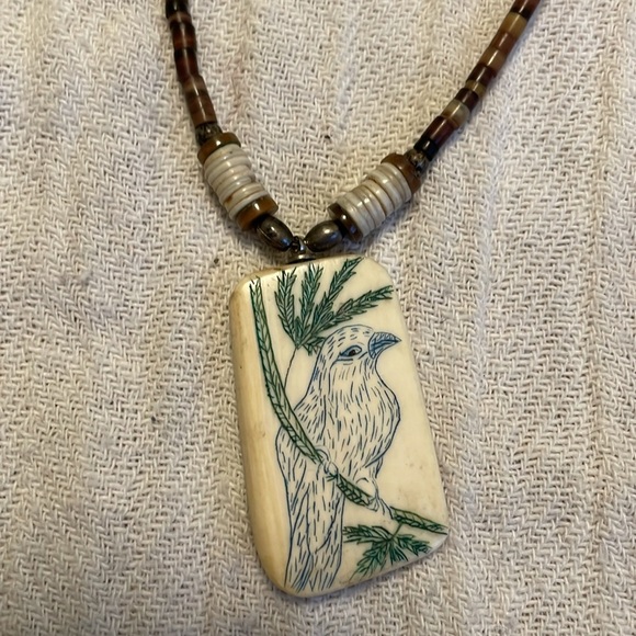 Necklace with bird pendant - Picture 2 of 4